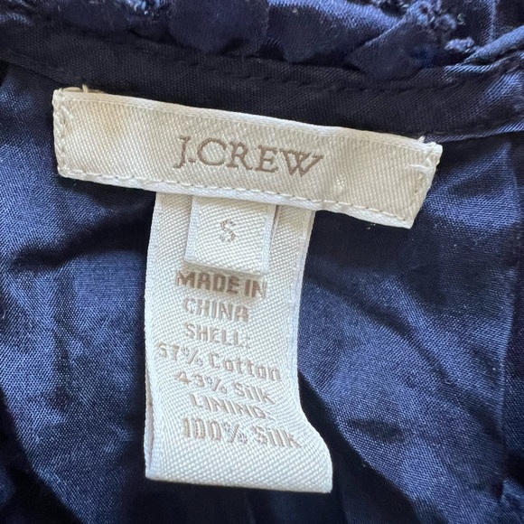 Size small J Crew Navy silk sleeveless top. Super cute. Buttons and ruffle neck - Picture 3 of 4